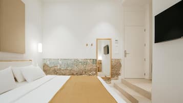 Kamar Double Ekonomi | Brankas, meja kerja, kedap suara, dan setrika/meja setrika