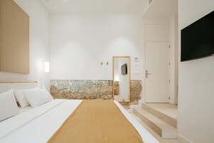 Economy Double Room | In-room safe, desk, soundproofing, iron/ironing board