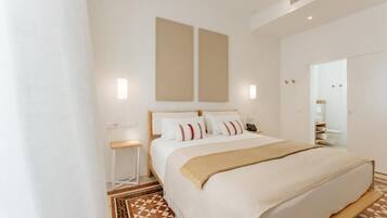 Superior Double Room | In-room safe, desk, soundproofing, iron/ironing board