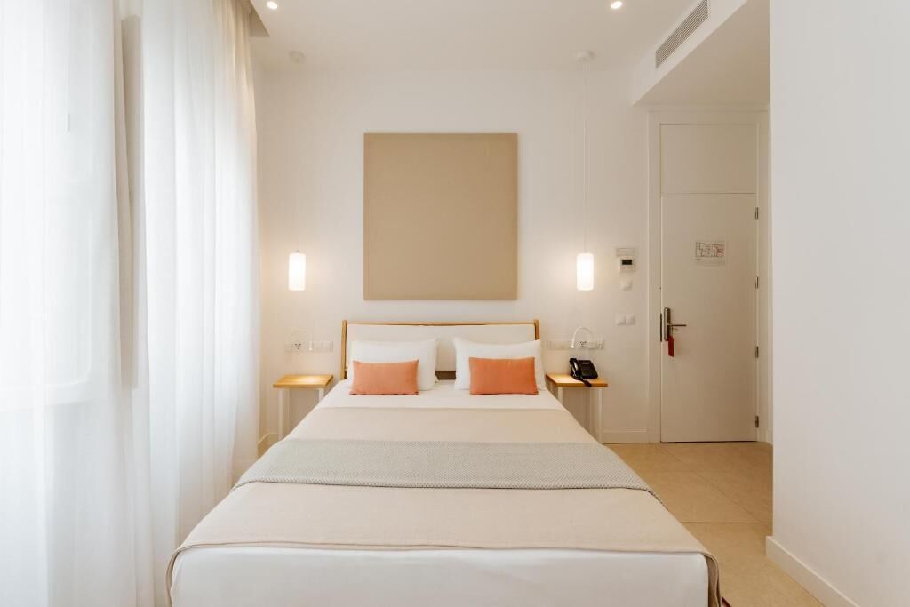 In-room safe, desk, soundproofing, iron/ironing board