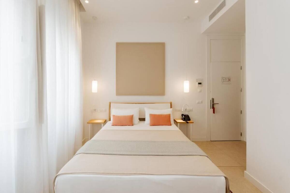 In-room safe, desk, soundproofing, iron/ironing board