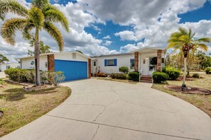 Exterior - Beautiful 2-bedroom home in N Ft Myers, great amenities, close to hospitals (North Fort Myers)