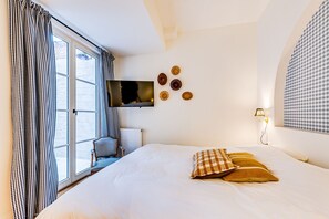 Habitació doble Deluxe, vistes al pati | Habitacions insonoritzades i wifi gratuïta 