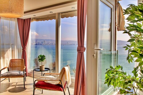 Spacious 3-Bedroom Home with Sea View – Karşıyaka