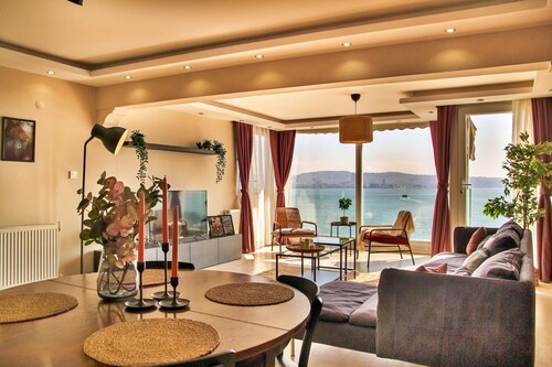 Spacious 3-Bedroom Home with Sea View – Karşıyaka