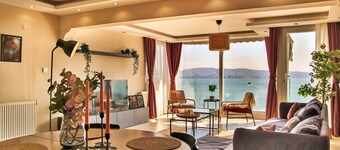Spacious 3-Bedroom Home with Sea View – Karşıyaka