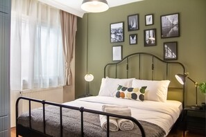 Desk, iron/ironing board, free WiFi, bed sheets - Spacious 3-Bedroom Home with Sea View – Karşıyaka (İzmir)