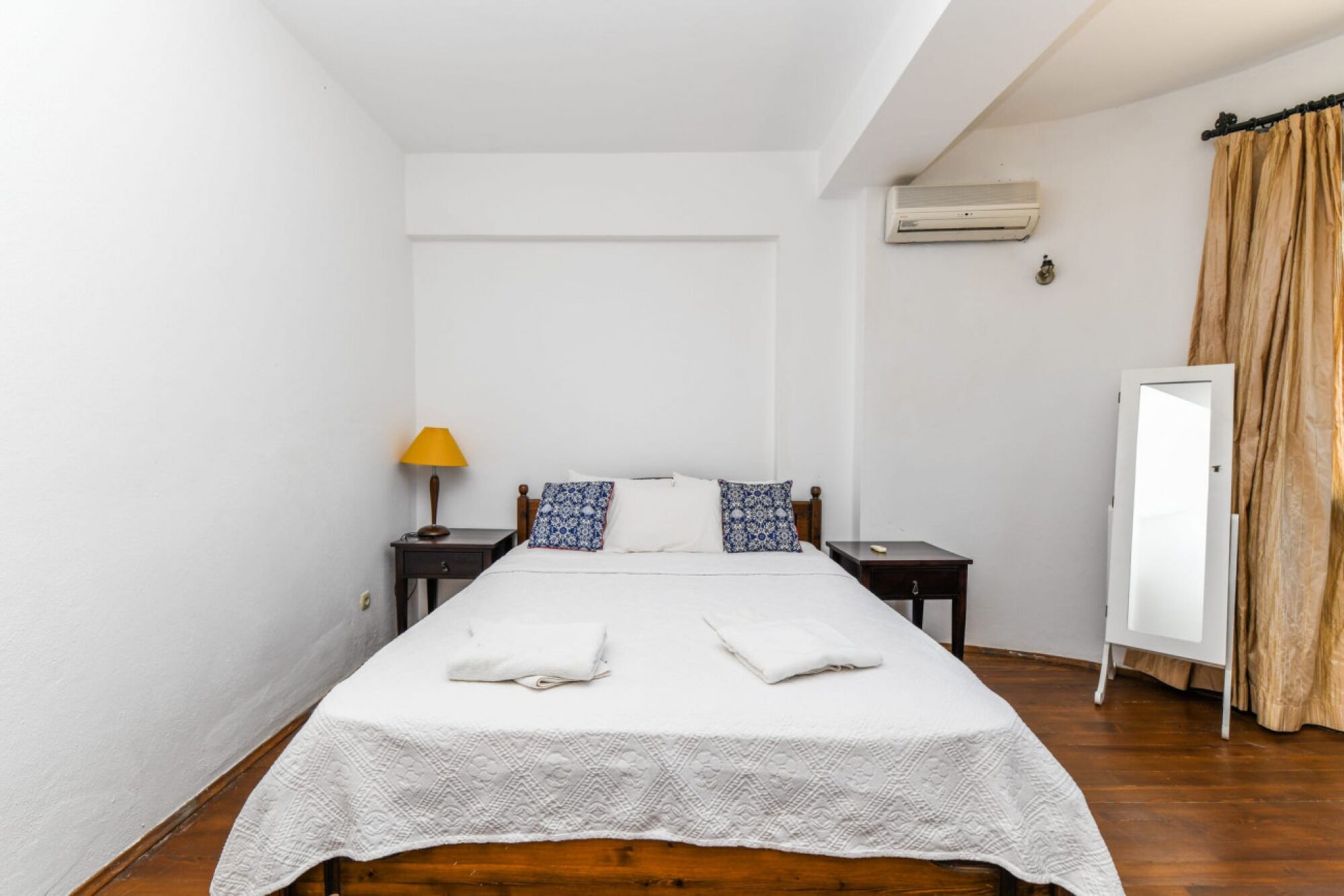 3 habitaciones, tabla de planchar con plancha y wifi gratis 