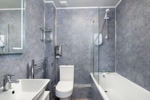 Hair dryer, towels, soap, toilet paper - Four Oaks House – Family-Friendly Stay with Hot Tub & Games Room, Sleeps 16 (Carlisle)