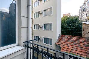 Property grounds - Balcony-AC-Smart TV | 10 min to Taksim & İstiklal (Istanbul)