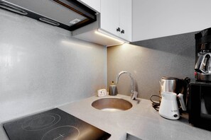 Fridge, oven, stovetop, coffee/tea maker - Newly Built & Earthquake-Resistant (Istanbul)