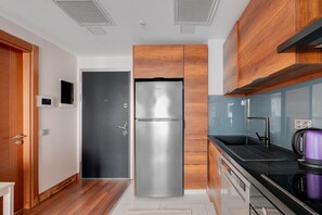 Fridge, oven, stovetop, dishwasher - AC - Next to Bomontiada - Residence Building (Istanbul)