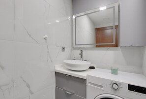 Shower, hair dryer, towels - AC - Next to Bomontiada - Residence Building (Istanbul)