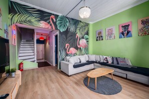 TV - Cozy Private Home in Kadıköy – Near Coast & Ferry (Istanbul)