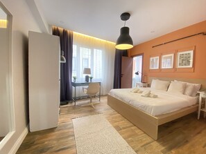 3 bedrooms, desk, iron/ironing board, free WiFi - Central & Comfortable Flat in Historic Balat (Istanbul)