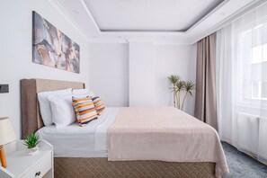 3 chambres, bureau, fer et planche à repasser, accès au Wi-Fi (inclus)