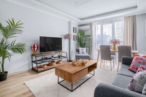 TV - Newly Built in Sisli • Fast WiFi • Elevator (Istanbul)