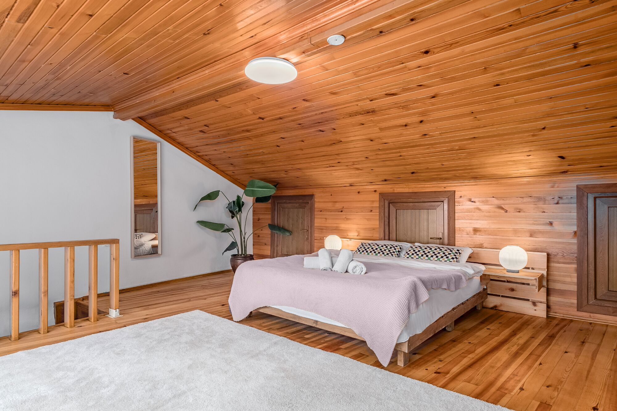 5 bedrooms, desk, iron/ironing board, free WiFi