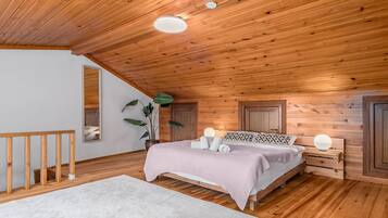 5 bedrooms, desk, iron/ironing board, free WiFi