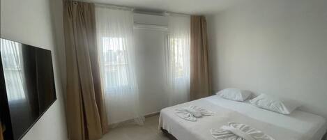 1 bedroom, iron/ironing board, free WiFi, bed sheets