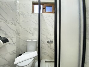 Shower, hair dryer, towels - Modern Escape - 1BR Near Nightlife- Near Taksim (Istanbul)