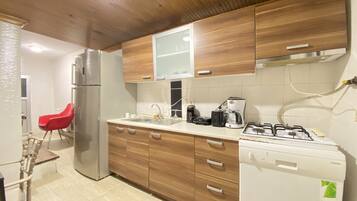 Fridge, stovetop, dishwasher, coffee/tea maker