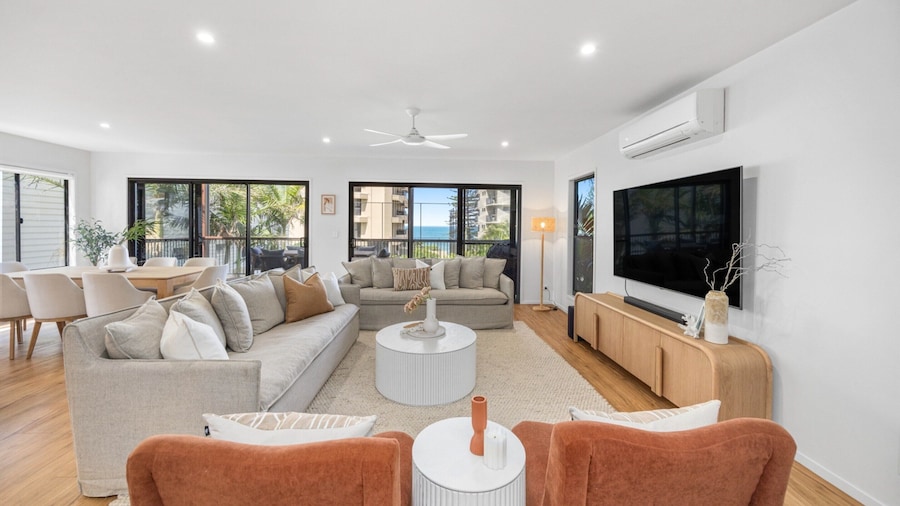 Bright Beachside Family House With Ocean Views