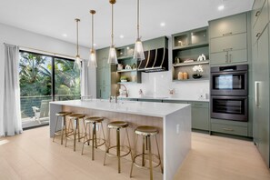 Fridge, microwave, oven, stovetop - Bay Dreaming - Resort Style Living! (Bradenton  Beach)