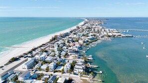 Beach - Bay Dreaming - Resort Style Living! (Bradenton  Beach)