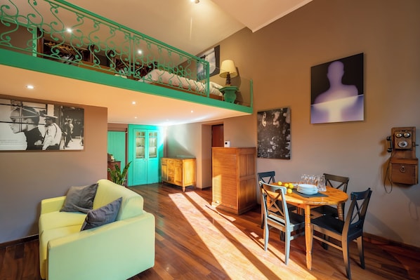 Interior - Art Apartment-Spanish Steps-Trevi Fountain (Roma)