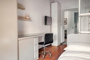 1 bedroom, iron/ironing board - Hostmate - Milano - Savona - Solari (Milano)
