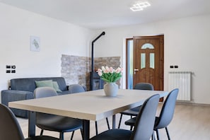 Dining - Casa L'Olivér Apartment Casaliva with Private Terrace and Lake View (Limone sul Garda)