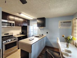 Private kitchen - Cozy 1-bedroom apartment with AC in amazing Vallejo (Vallejo)