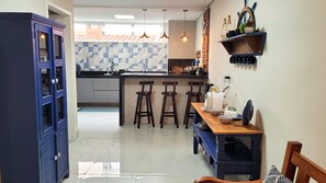 Dining - Casa com churrasq a 750m da Praia de Juquehy/SP (São Sebastião)