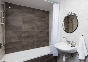 Towels, soap, toilet paper - 2BR Apartment in Natan Strauss Jerusalem (Jerusalem)