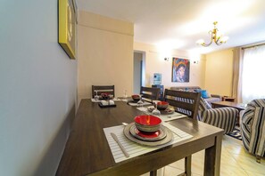 Dining - Cozy parlor homes- serene retreat close to JKIA airport, SGR, Nairobi Expressway (Syokimau)