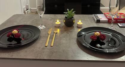 Jacuzzi Privé & Cinéma – Suite Romantique