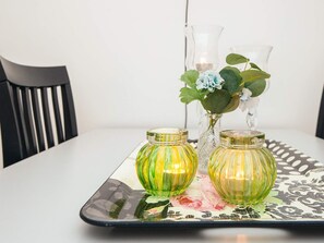 A table with two glass vases and a floral arrangement. - 4 Star Holiday Home in Skanderborg (Skanderborg)