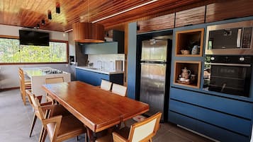 Fridge, microwave, stovetop, cookware/dishes/utensils