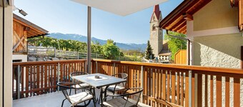 Apartment 'Zum Lindenwirt Al Tiglio' with Shared Garden, Balcony and Wi-Fi