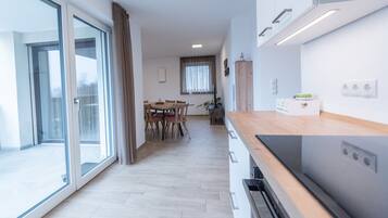 Frigorifero, forno, piano cottura, lavastoviglie