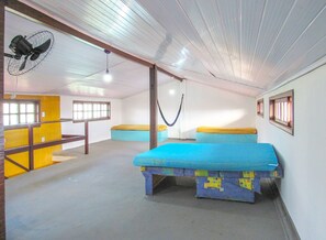 4 habitaciones, tabla de planchar con plancha y wifi gratis 