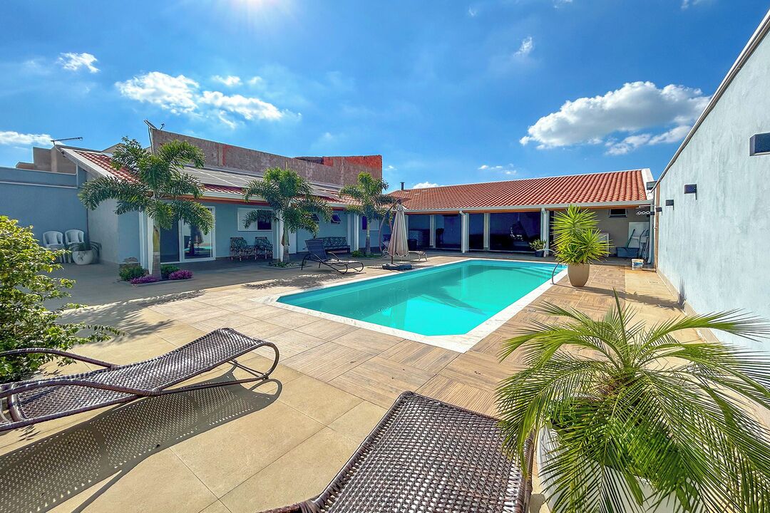 Hospede-se em uma linda chácara com piscina e churrasqueira em Itu/SP