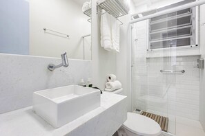 Bathroom - Studio 200m from Copacabana Beach with Beach Kit (Rio de Janeiro)