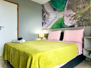 1 quarto, cofres nos quartos, ferros/tábuas de passar roupa