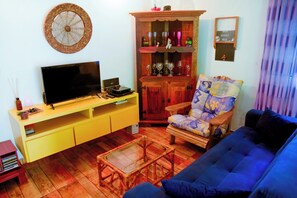 Living area - Casa Completa c/Piscina e 500m da Praia -3 Quartos (São Sebastião)