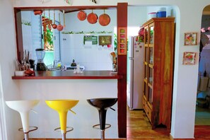 Interior - Casa Completa c/Piscina e 500m da Praia -3 Quartos (São Sebastião)