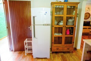Private kitchen - Fully Equipped House w Pool 500m from the Beach (São Sebastião)