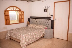 1 bedroom, iron/ironing board, WiFi (free), bed sheets