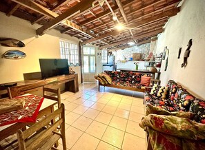 TV - Casa com piscina e churrasqueira em Ubatuba/SP (Ubatuba)